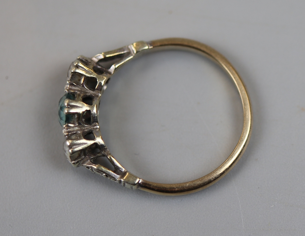 Gold stone set ring (size N) - Image 2 of 2