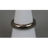 18ct white gold wedding band (size N½), approx weight: 6.9g