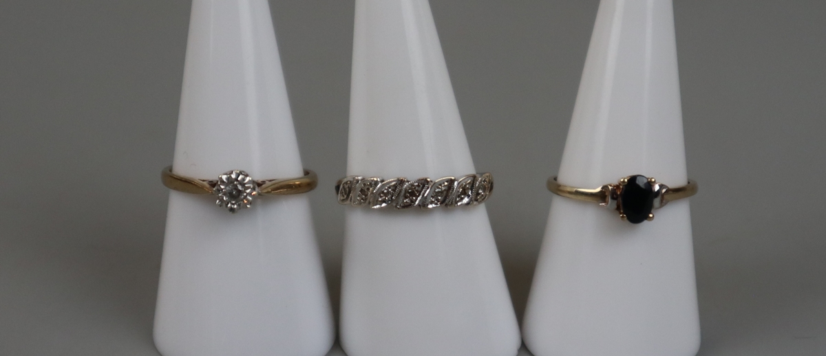 3 gold stone set rings