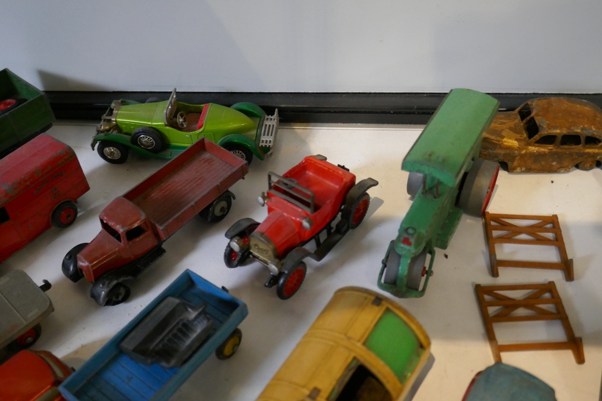 Collection of vintage Dinky toys - Image 3 of 8