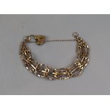 Gold gate link bracelet - Approx weight: 8.5g