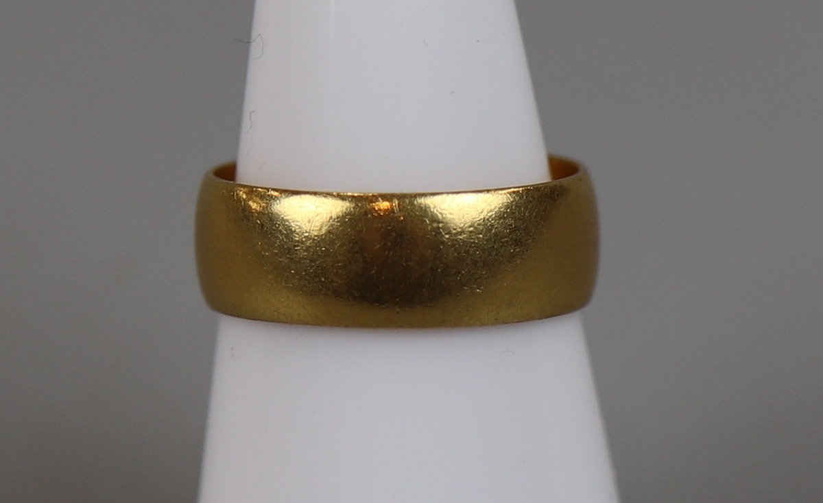 22ct gold wedding band (size L¾) - Approx 5g