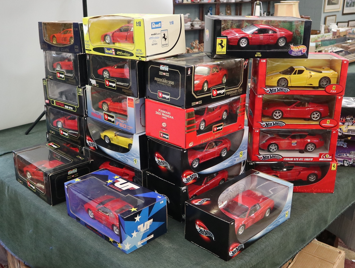 Models - Collection of 1/18 scale model cars to include Hot Wheels