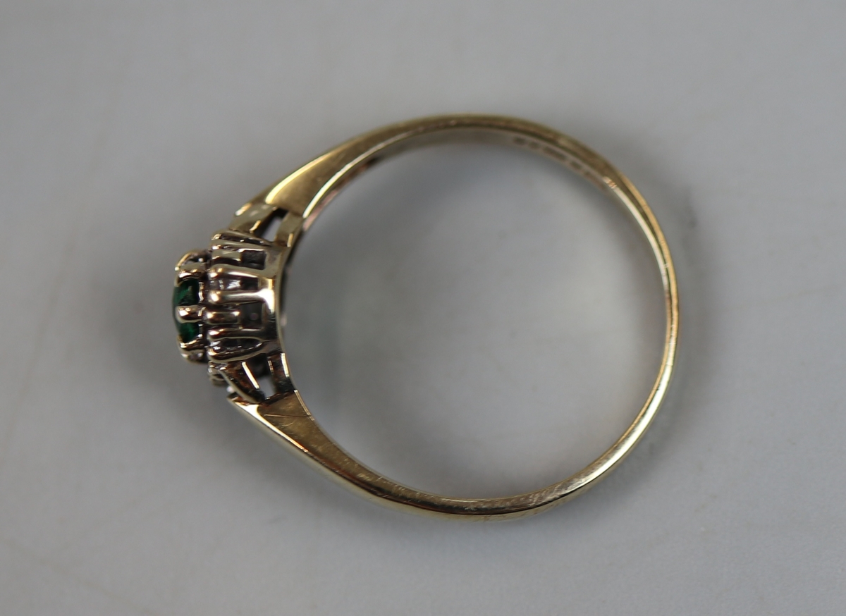 Gold stone set ring (size Q) - Image 2 of 2