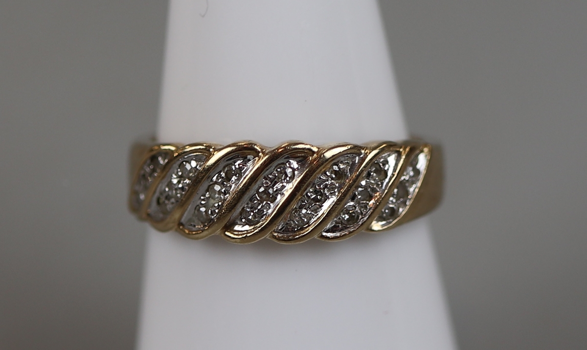 3 gold diamond set rings - Image 2 of 7