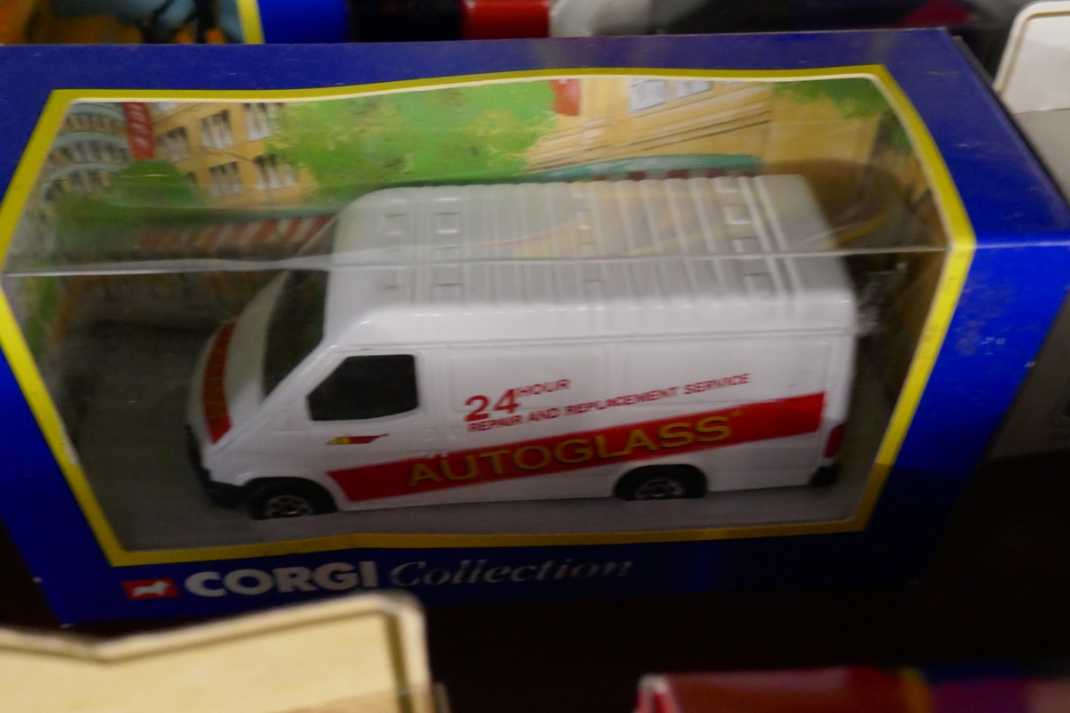 Collection of boxed diecast vehicles to include Corgi - Image 8 of 12