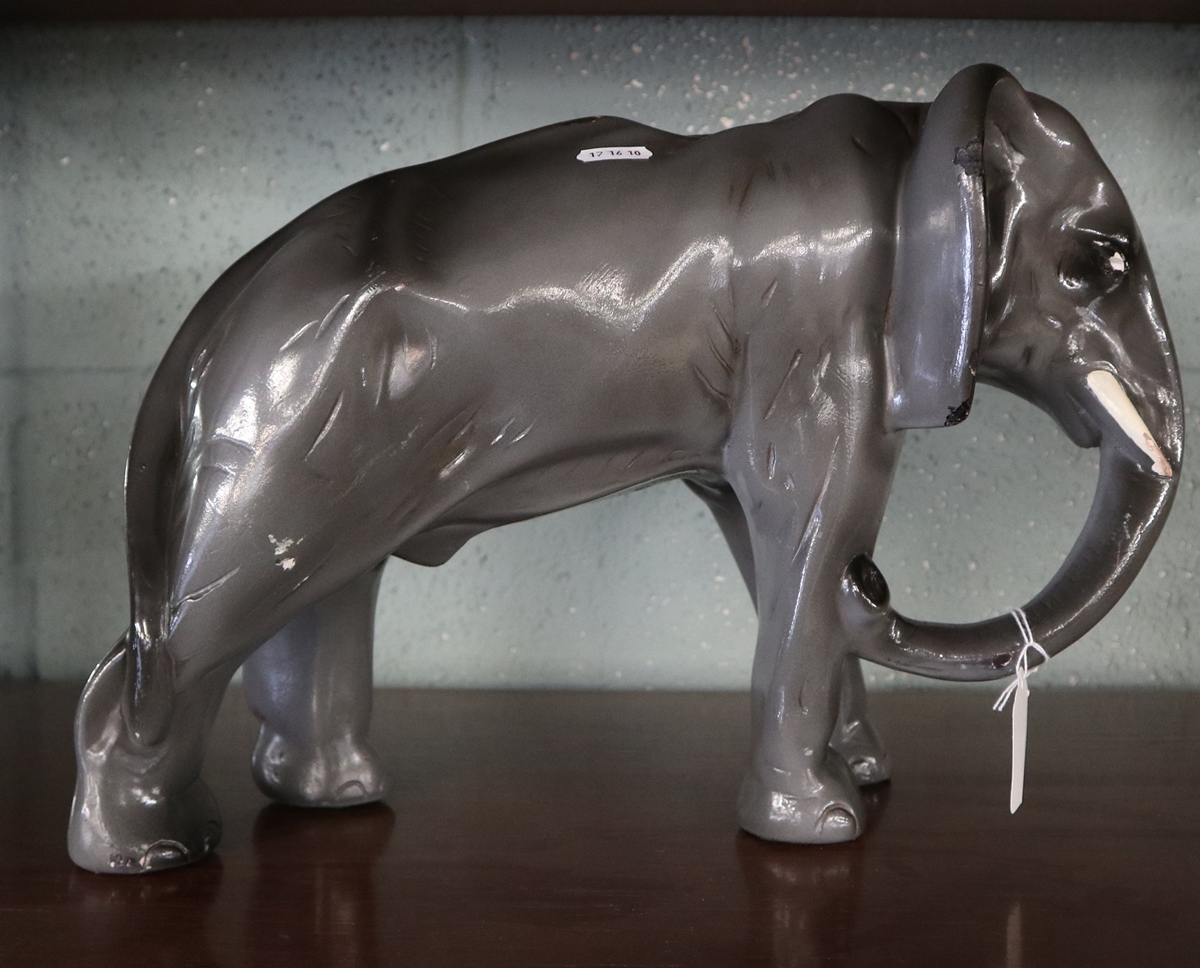 Elephant figure - Approx H: 27cm