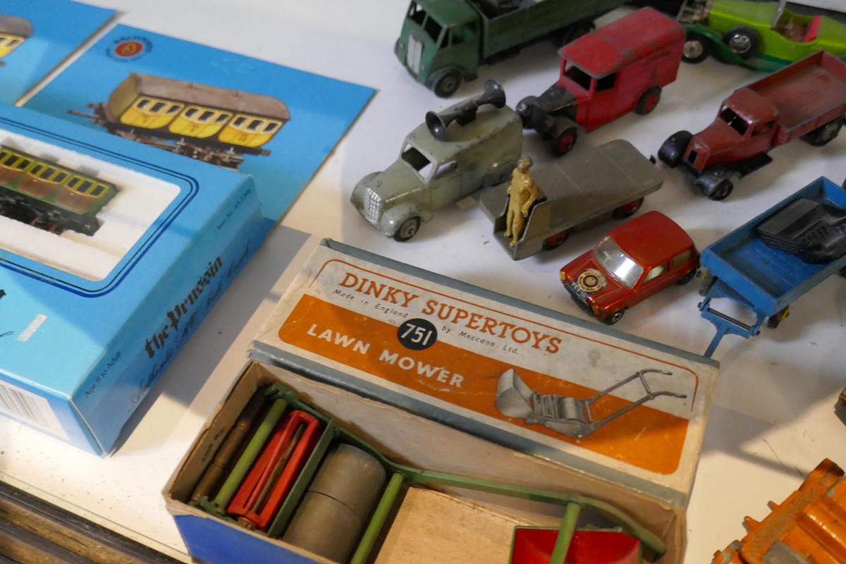Collection of vintage Dinky toys - Image 8 of 8