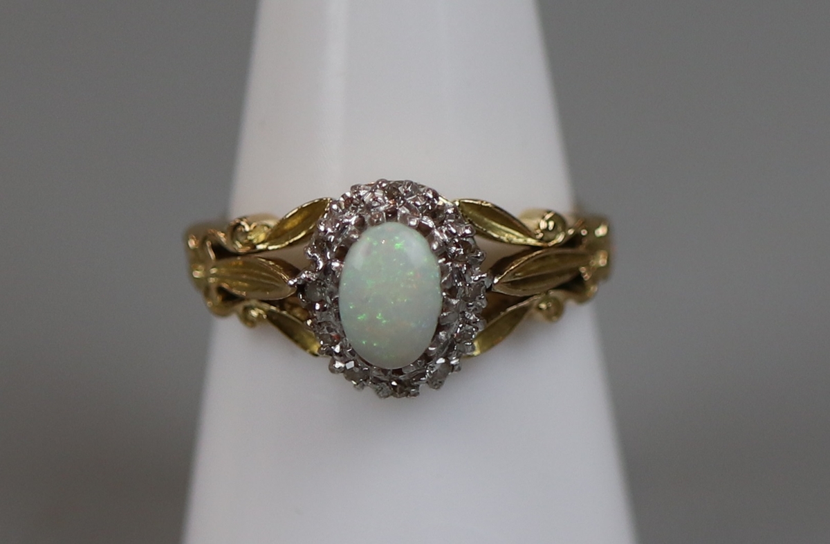 18ct gold opal & diamond set ring (size P)