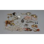 Collection of assorted jewellery