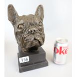 Bronze pug on marble base - Approx. H: 26cm