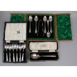 Collection of cased hallmarked silver spoons - Approx 168g