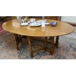 Large oak hunt table - Approx. L: 230cm