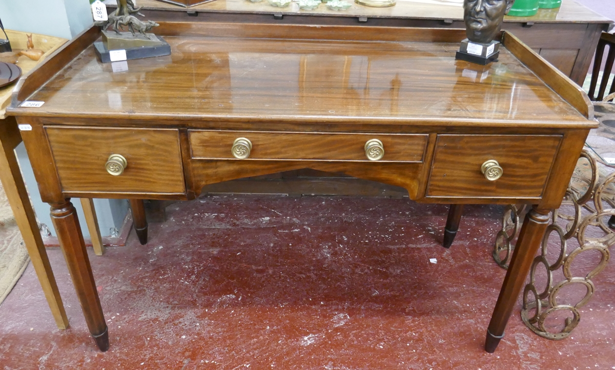 Victorian mahogany writing desk - Approx. W: 124cm D: 58cm H: 83cm