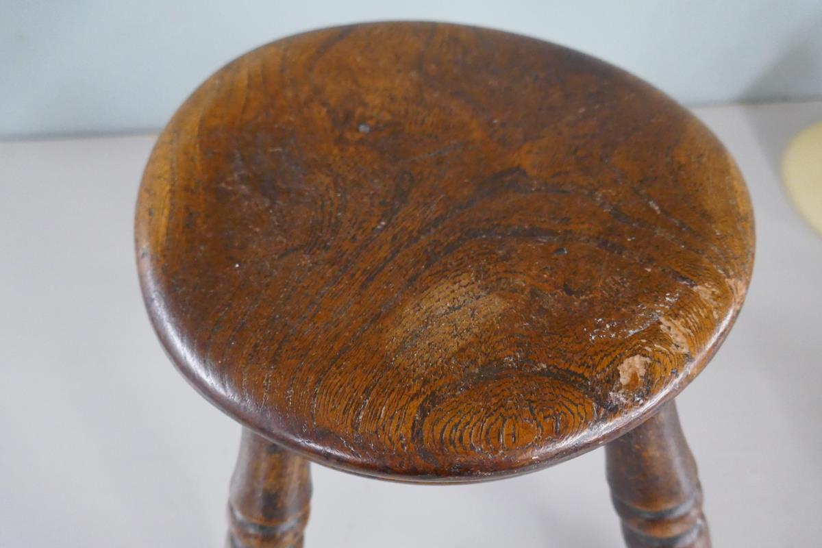 Antique elm milking stool - Image 2 of 5