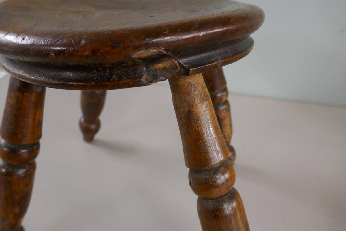 Antique elm milking stool - Image 4 of 5