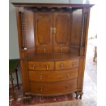 Unusual fine quality Arts & Crafts oak cabinet - Approx. W: 120cm D: 62cm H: 186cm