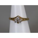 18ct gold 3 stone diamond ring - Size M