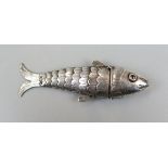 Silver articulated pill box - Fish - Marked 800 - Approx weight: 29g