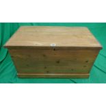 Pine lidded box