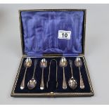 Cased hallmarked silver tea spoon & sugar tong set - Approx weight: 91g