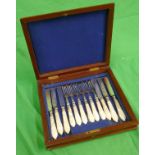 Cased cutlery set