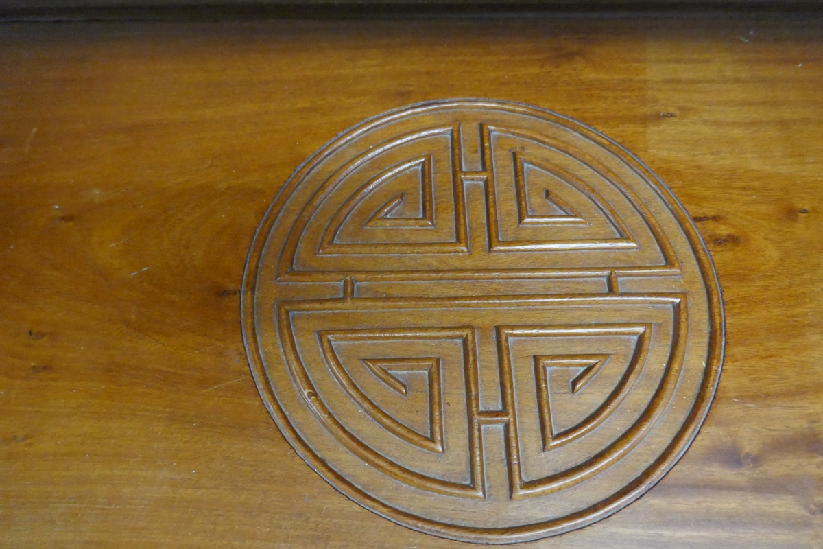 Chinese camphor wood box with lock & key - Image 2 of 5