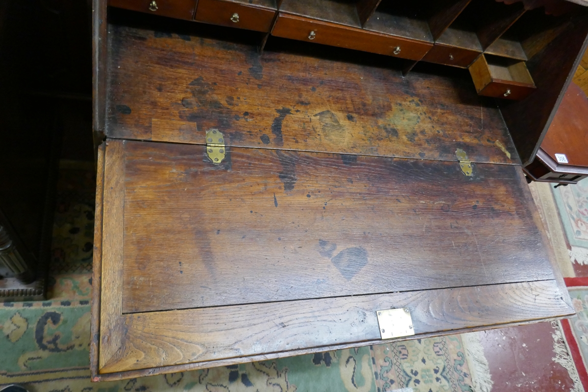 Early oak bureau - Approx size: W: 96cm D: 48cm H: 108cm - Image 3 of 5