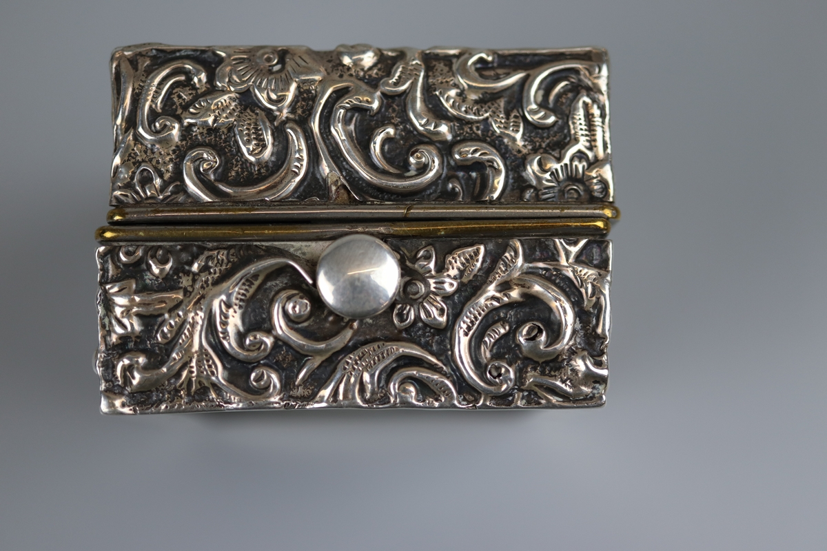 Hallmarked chased silver trinket box - Approx. weight: 139g - Image 3 of 4