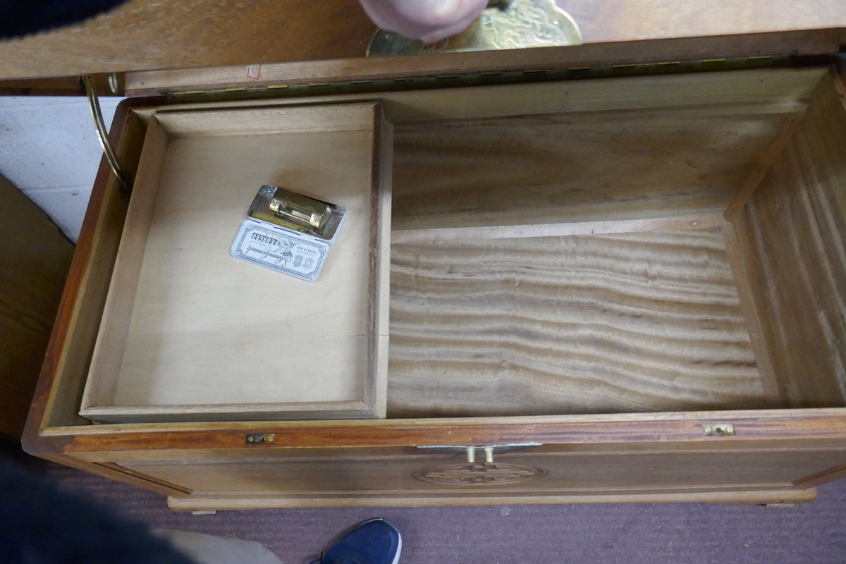 Chinese camphor wood box with lock & key - Image 5 of 5