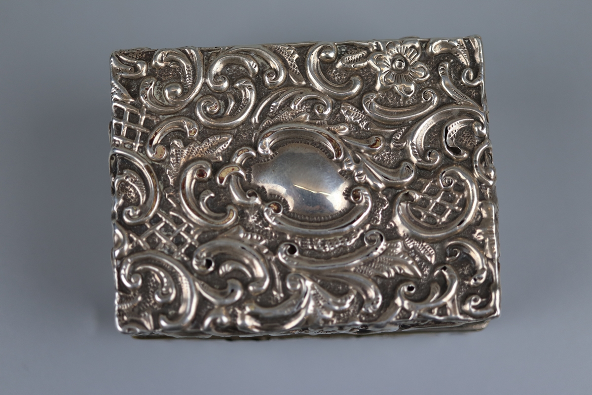 Hallmarked chased silver trinket box - Approx. weight: 139g - Image 2 of 4