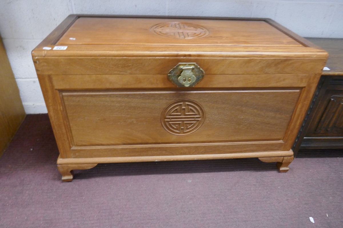 Chinese camphor wood box with lock & key - Image 3 of 5