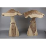 2 carved wooden mushrooms - Approx. H of tallest: 52cm