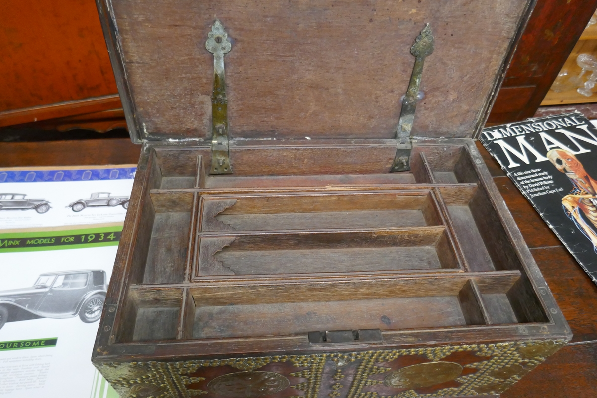 Early oak and brass decorated fitted box - Image 6 of 7