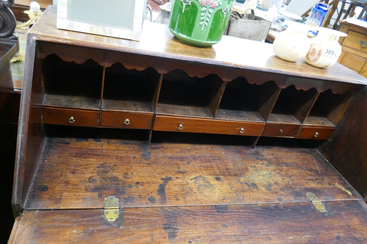 Early oak bureau - Approx size: W: 96cm D: 48cm H: 108cm - Image 4 of 5