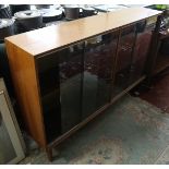 Mid century glazed bookcase - Approx. W:135cm D:29cm H:87cm