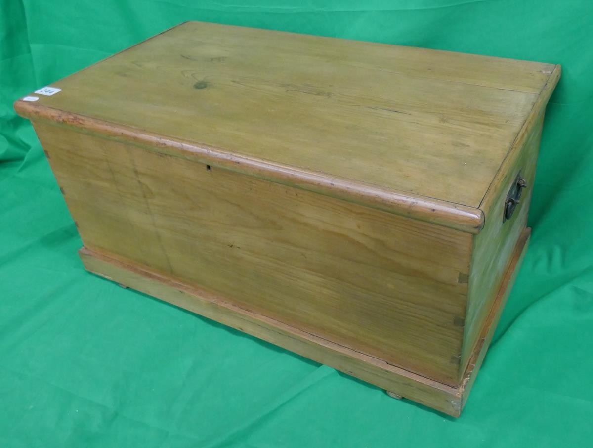 Pine blanket box - Approx. W: 78cm D: 44cm H: 38cm