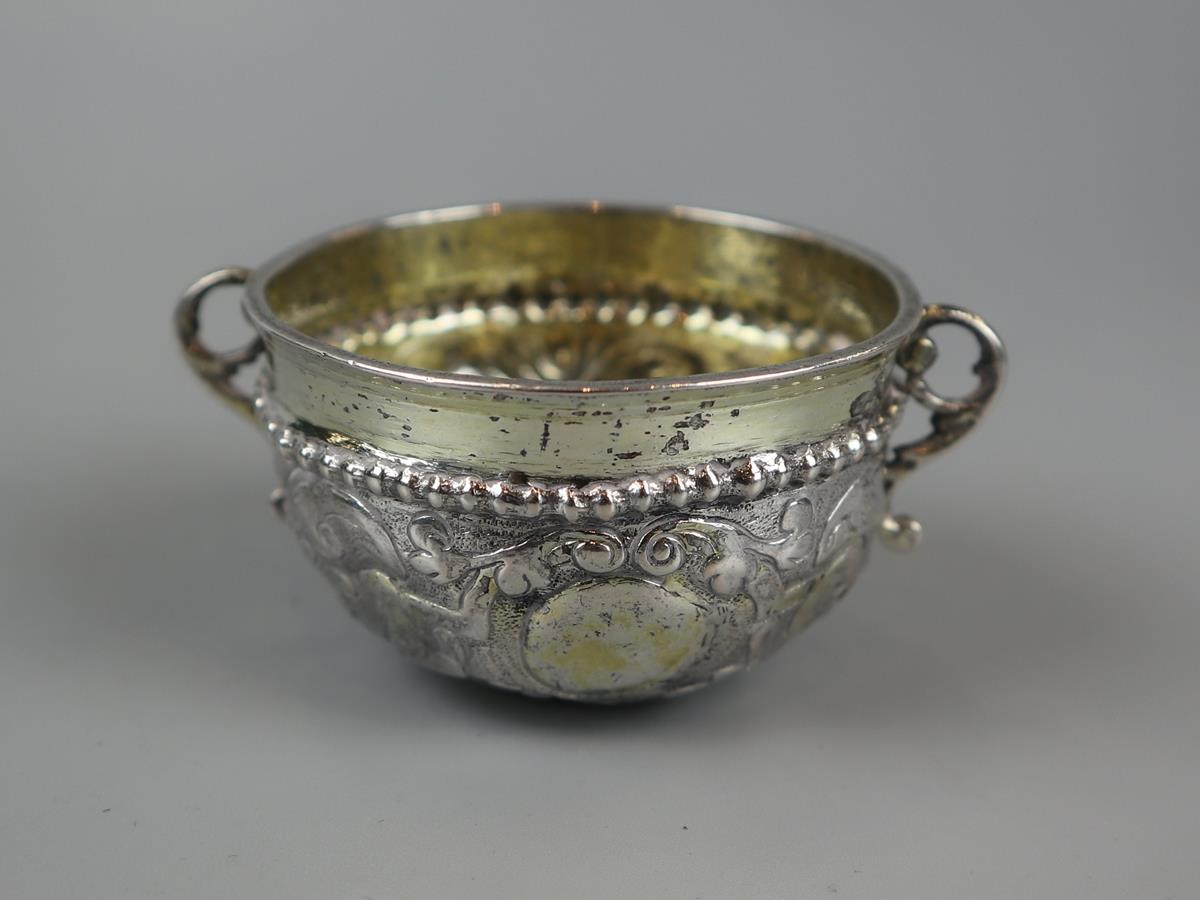 3 hallmarked silver napkin rings and white metal condiment pot - Image 5 of 5