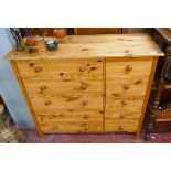 Pine chest of drawers - Approx. W: 105cm D: 40cm H: 93cm