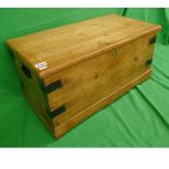 Pine blanket box - Approx. W: 74cm D: 39cm H: 36cm