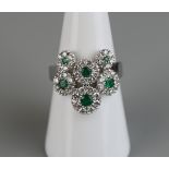 Fine 18ct white gold emerald & diamond ring - Approx size N½