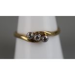 18ct gold 3 stone diamond twist ring - Approx size S½