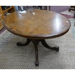 Victorian walnut loo table - Approx. L: 137cm W: 97cm H: 71cm