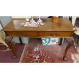 Mahogany side table on ball and claw feet - Approx. W: 138cm D: 63cm H: 87cm