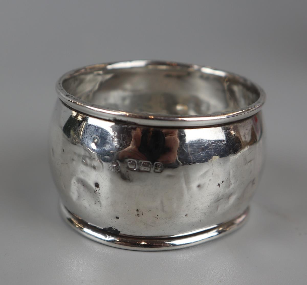 3 hallmarked silver napkin rings and white metal condiment pot - Image 2 of 5