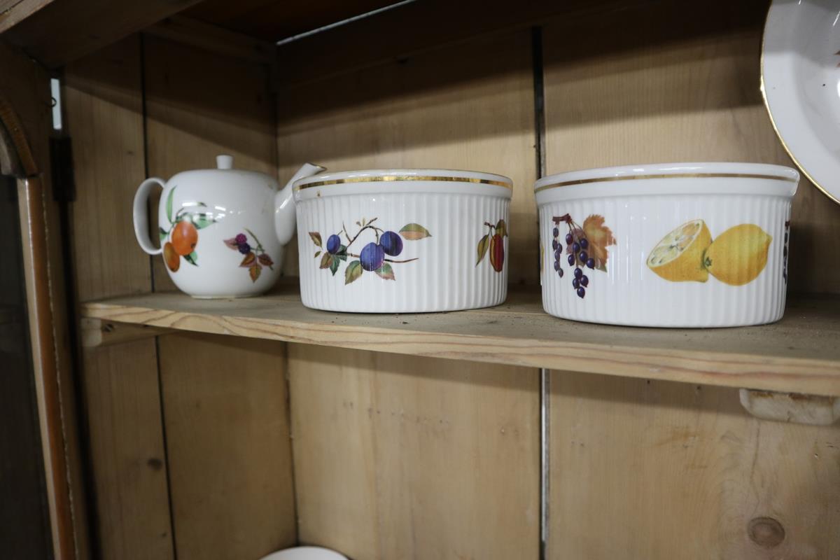 Collection of Royal Worcester Evesham ware etc - Image 7 of 9