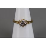 18ct gold 3 stone diamond ring - Approx size M