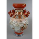 Japanese ceramic vase adorned with dogs of foo - Approx. H: 31cm