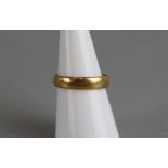 22ct gold wedding band approx 2.7g