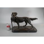 Bronze - Hunting dog with pheasant on marble base - Approx. L: 45cm